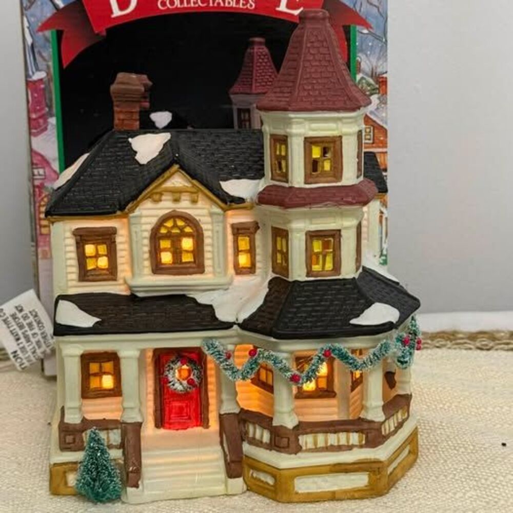 NOMA Dickensville Collectables Lighted Victorian House